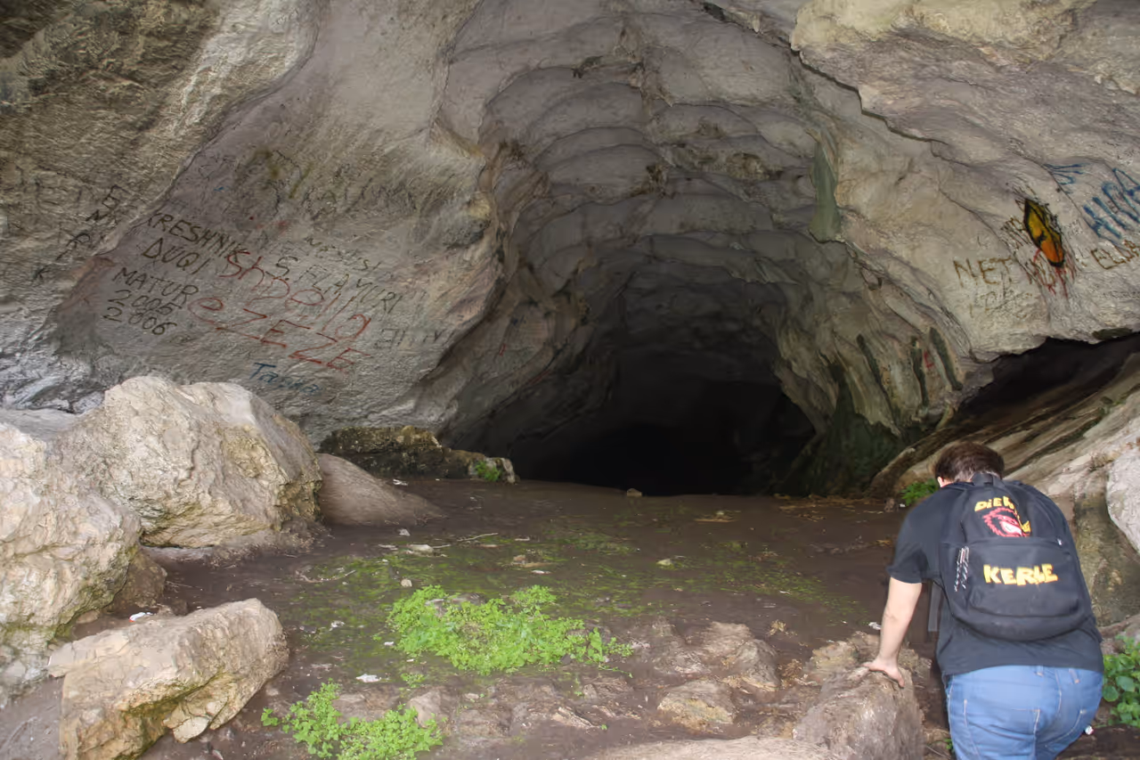 Pëllumbas cave in Tirana