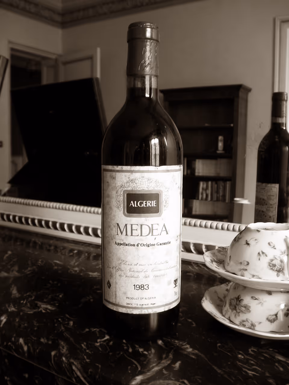 Algerian red wine food in Algiers