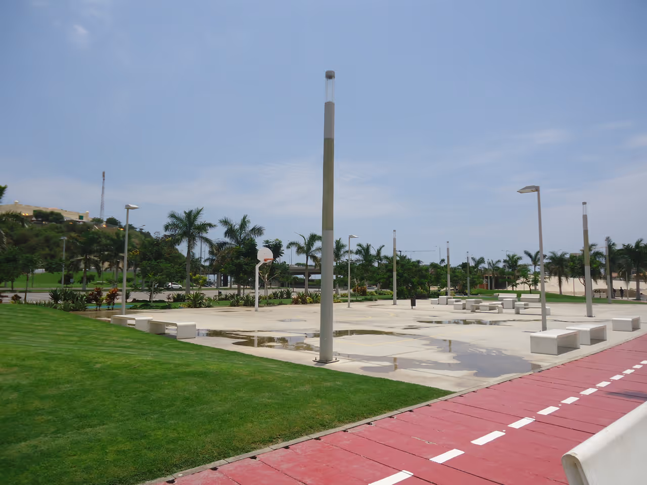 Marginal Avenida 4 de Fevreiro.