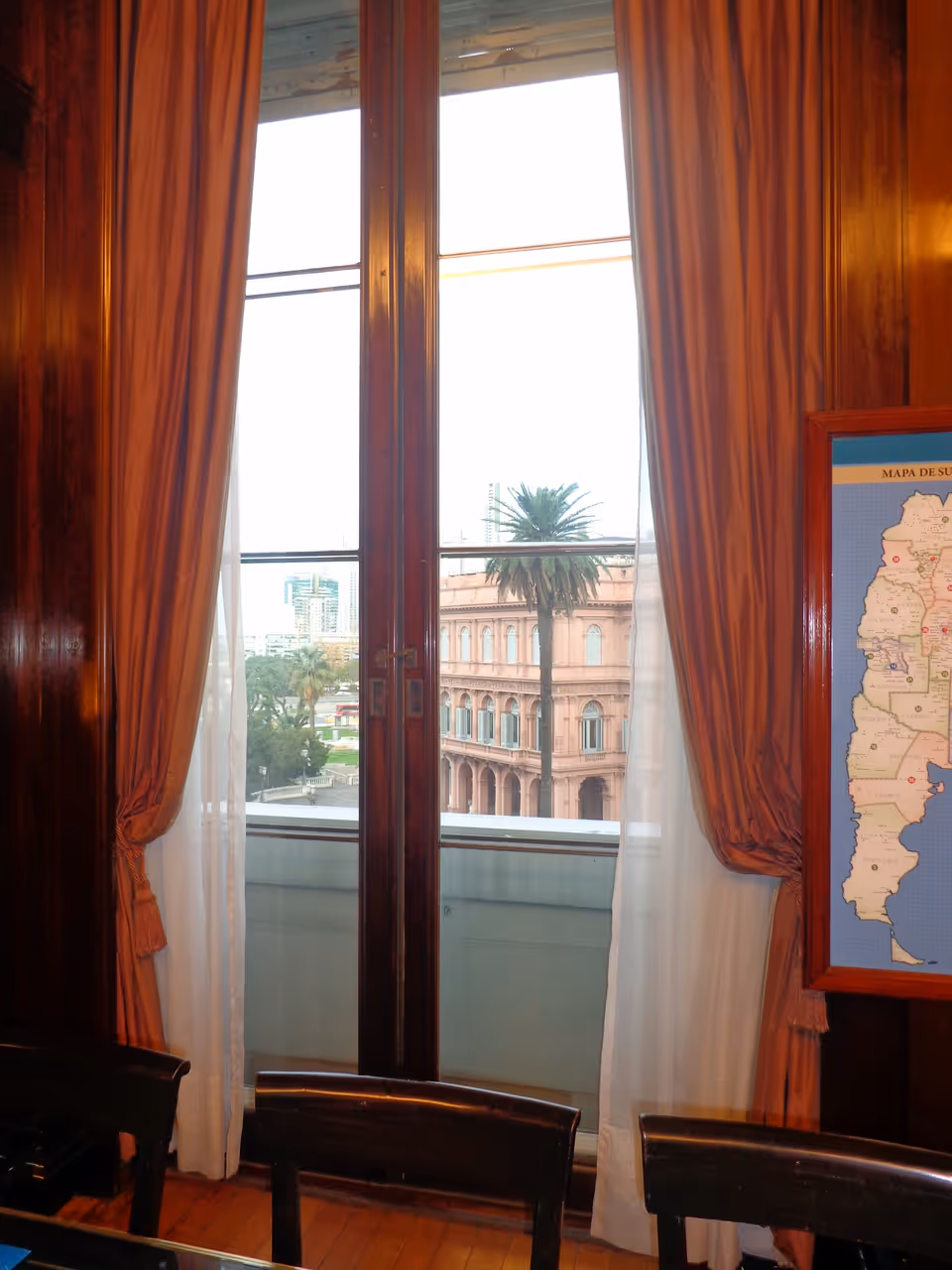 Visit the iconic casa rosada in Buenos aires