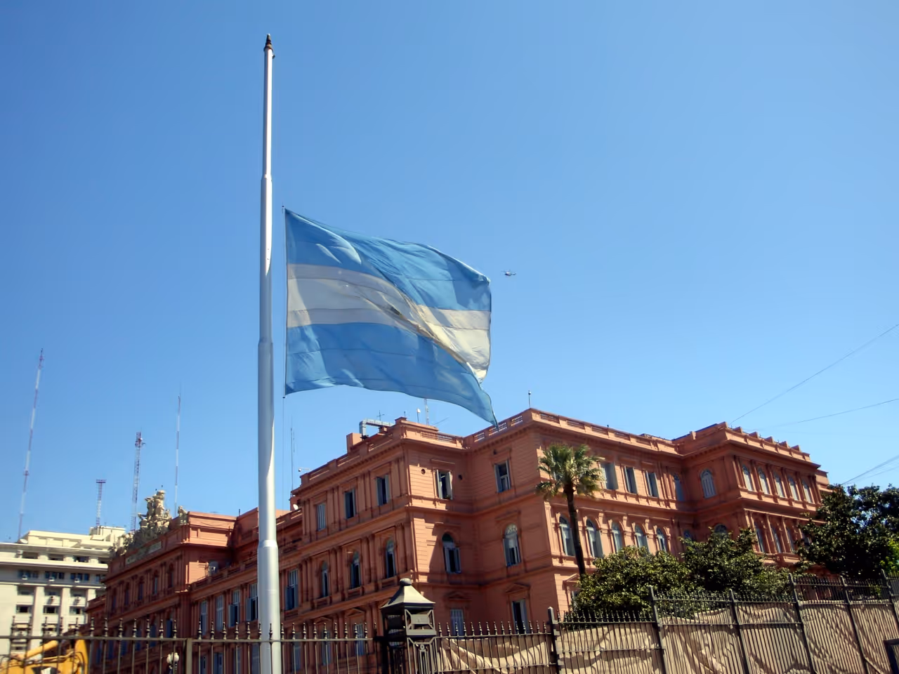Visit the iconic casa rosada in Buenos aires