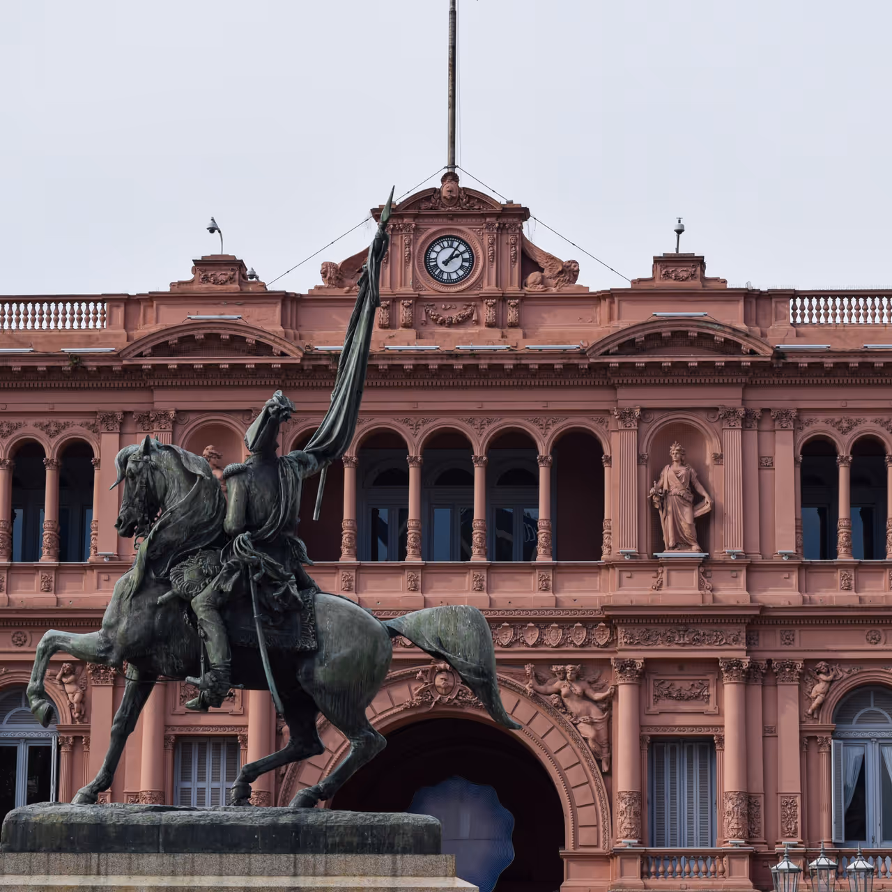 Visit the iconic casa rosada in Buenos aires