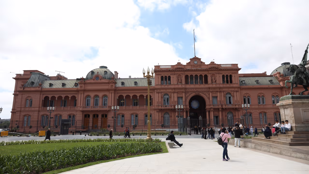 Visit the iconic casa rosada in Buenos aires