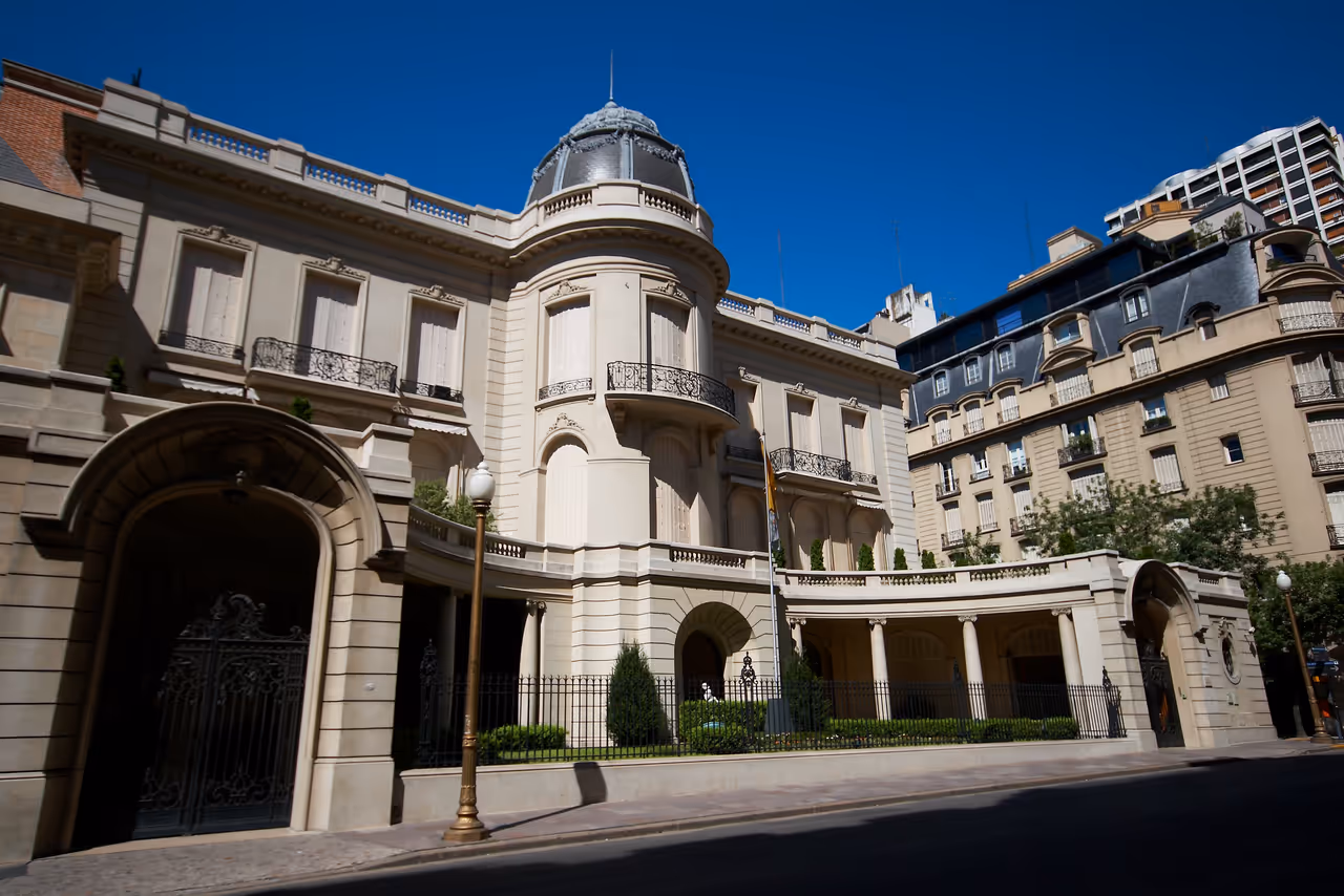 Aristocratic recoleta walk stroll in Buenos aires