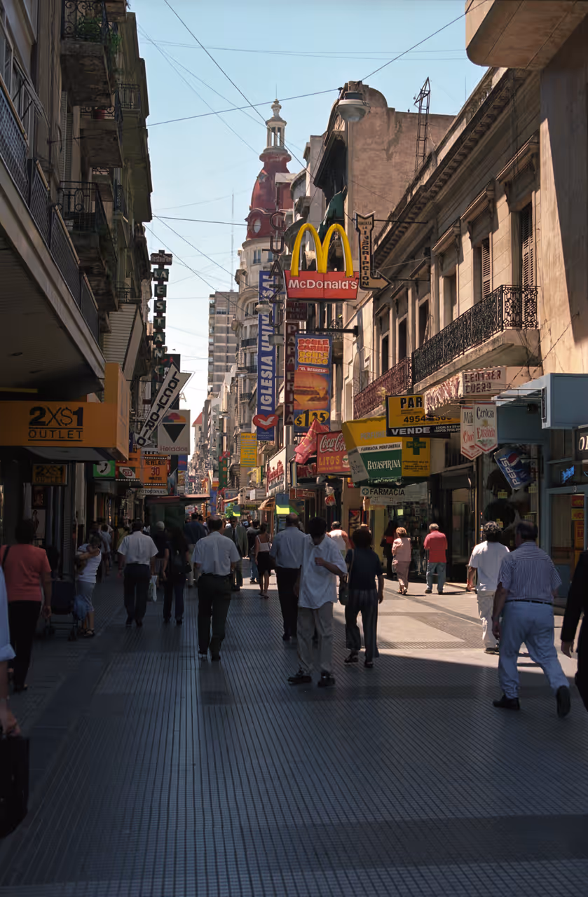 Microcentro pedestrian pulse stroll in Buenos aires