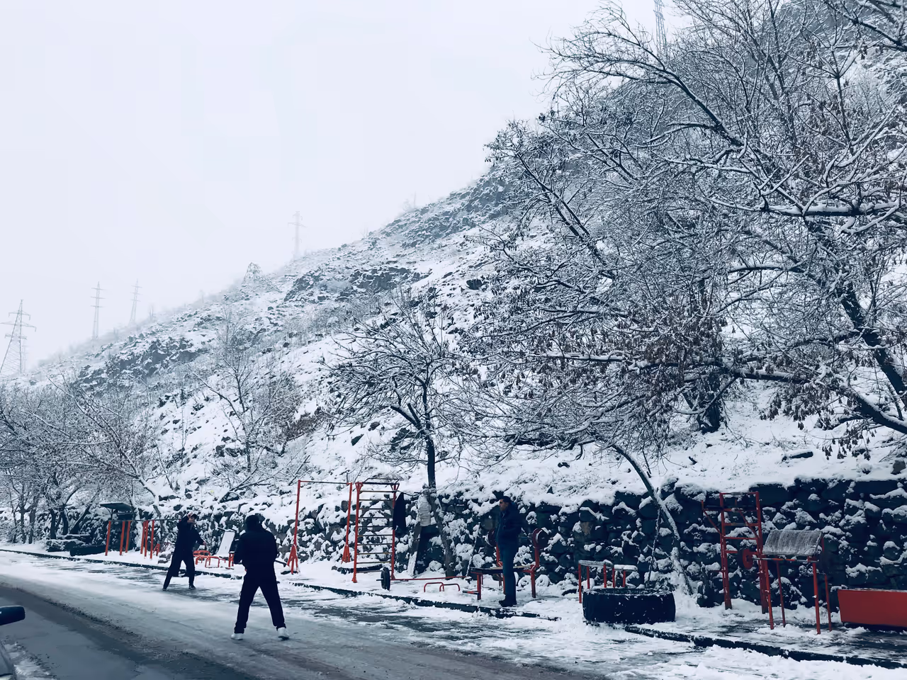 Hiking the hrazdan gorge in Yerevan