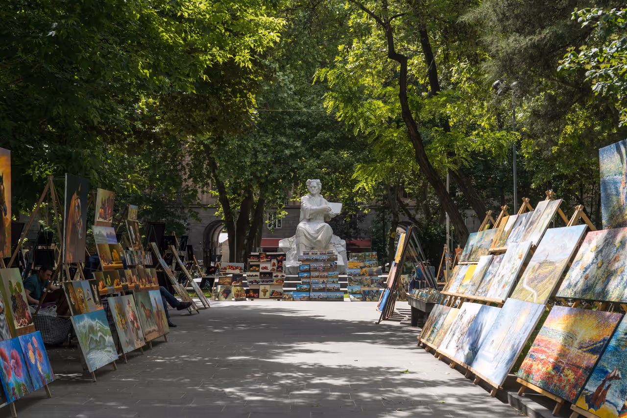 Saryan park art market market in Yerevan