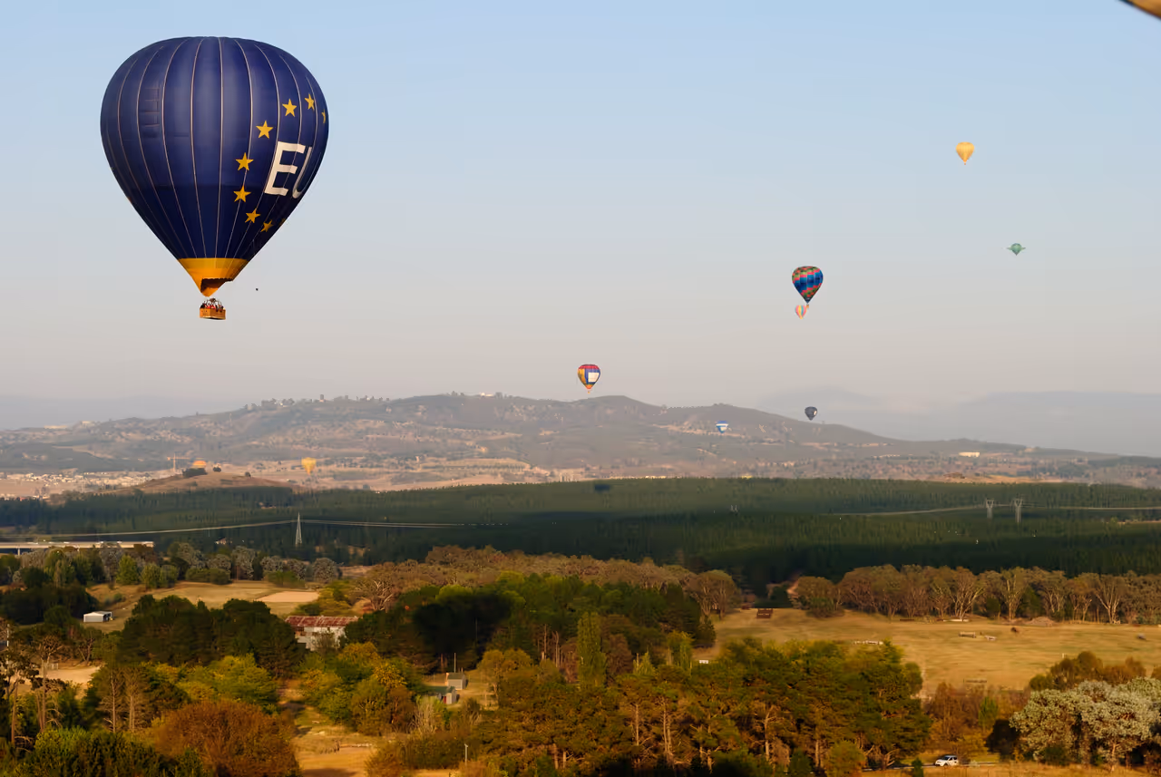 Hot air ballooning in Canberra
