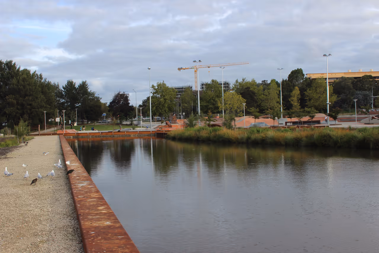 Lake ginninderra circuit cycling in Canberra
