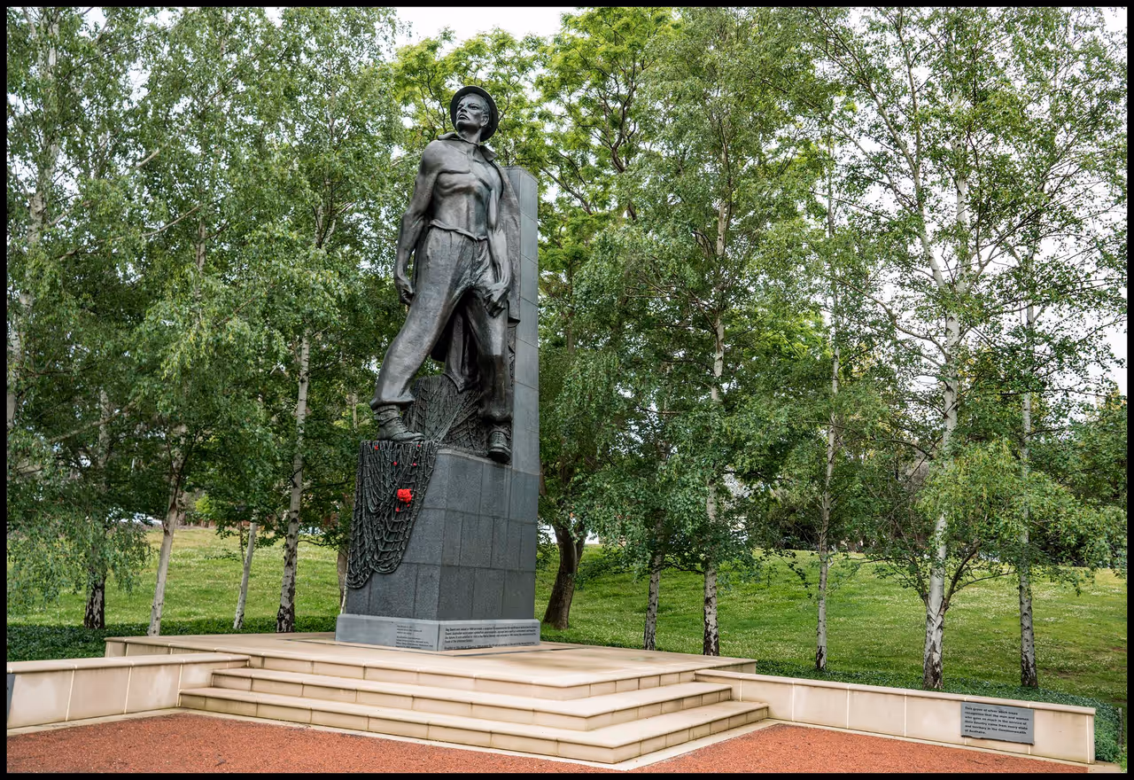 Statue in Canberra War Memorial