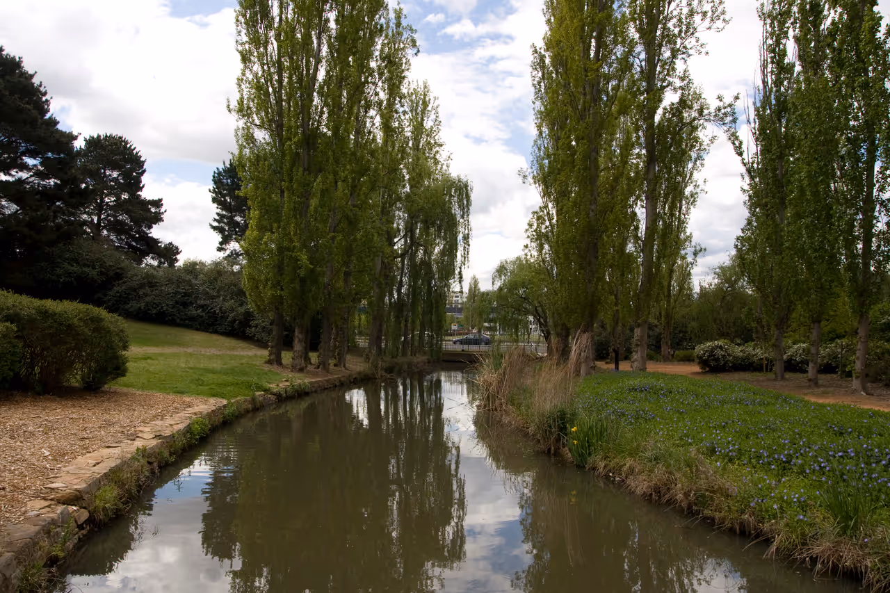 Commonwealth park walk stroll in Canberra