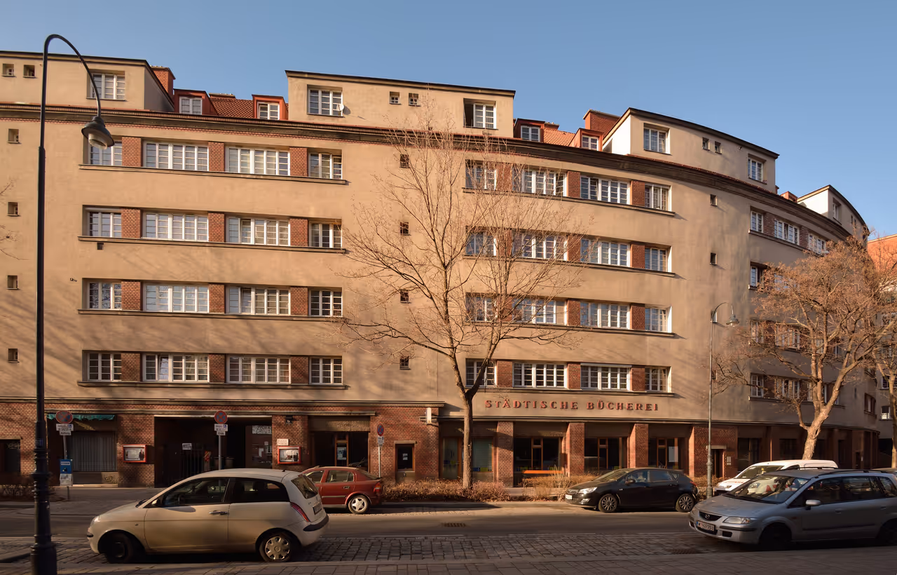 Red  architecture tour in Vienna