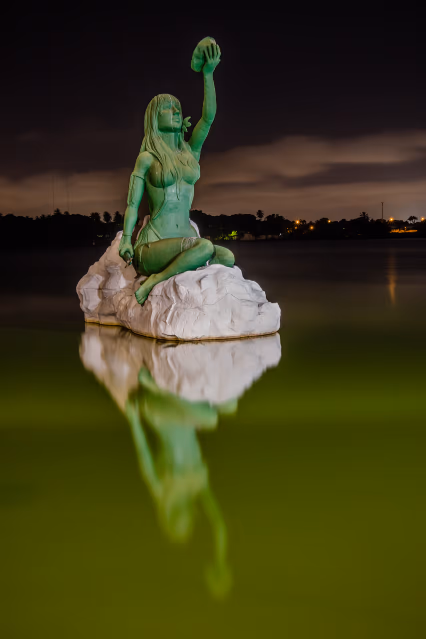 Night in fortaleza, statue of a mermaid
