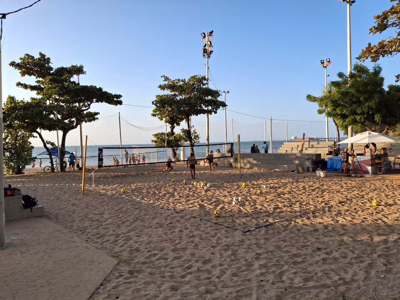Walk the evening boardwalk free activity in Fortaleza