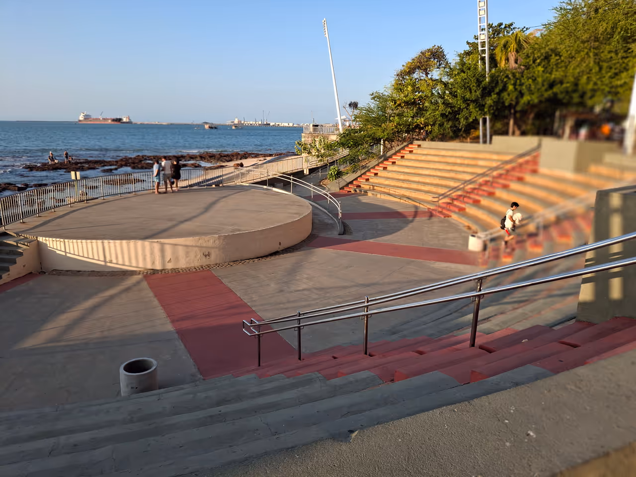 Walk the evening boardwalk free activity in Fortaleza