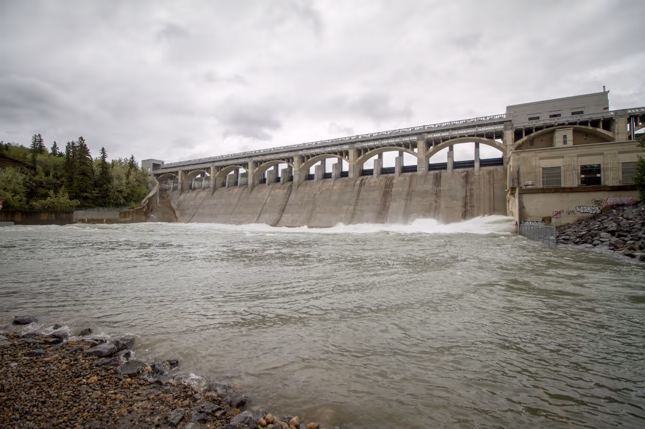 Glenmore reservoir trail free activity in Calgary