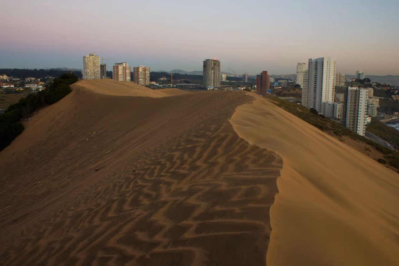 Hiking the dunes of concón in Valparaíso