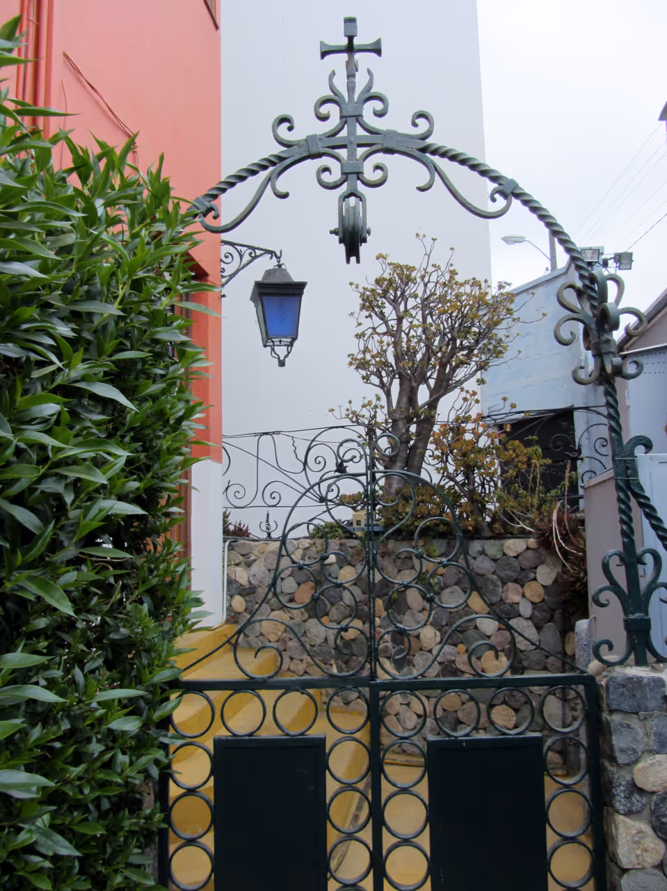 Explore la sebastiana house museum in Valparaíso
