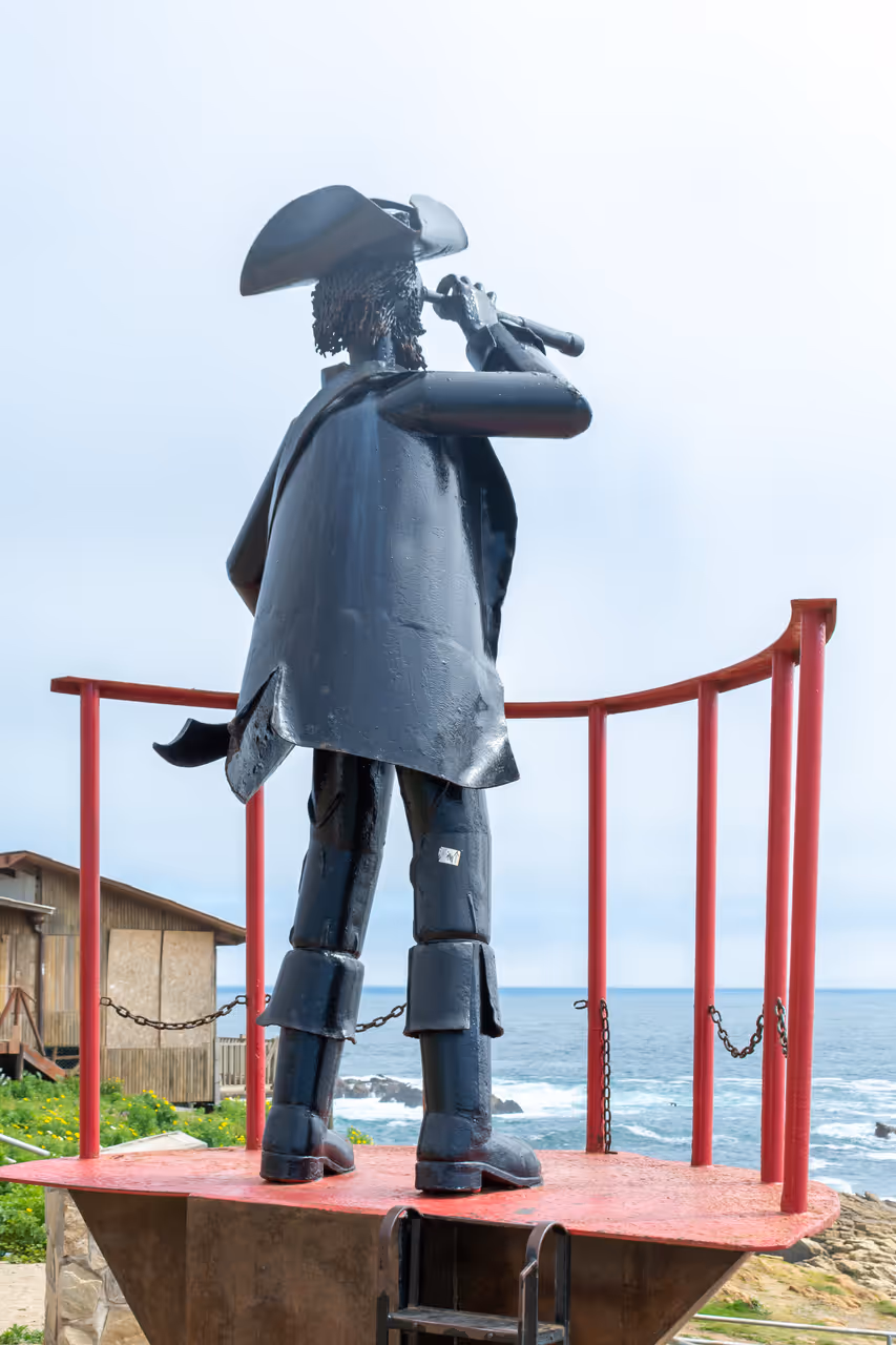 Pirate's cave in Valparaíso