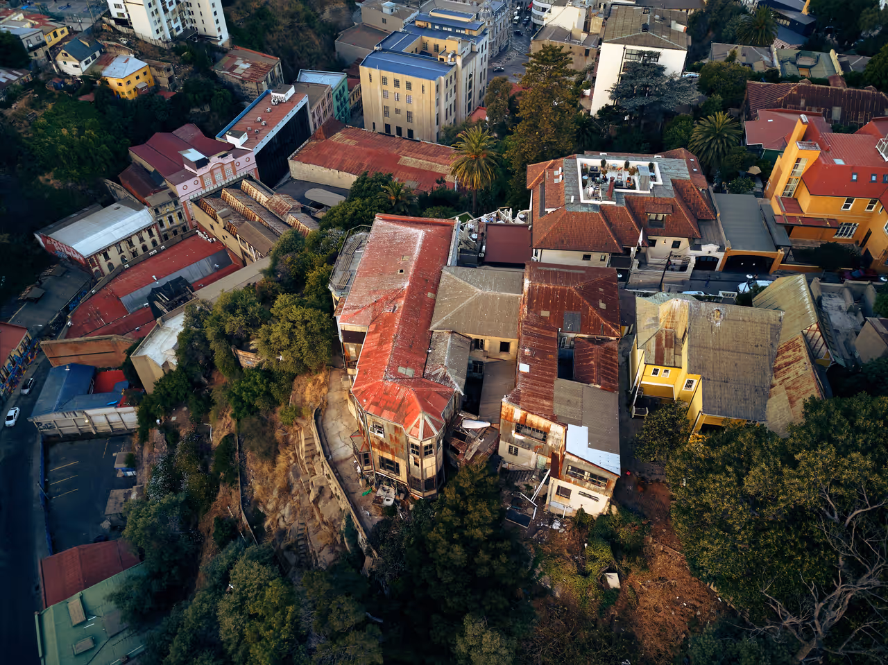 Cerro alegre crafts market in Valparaíso