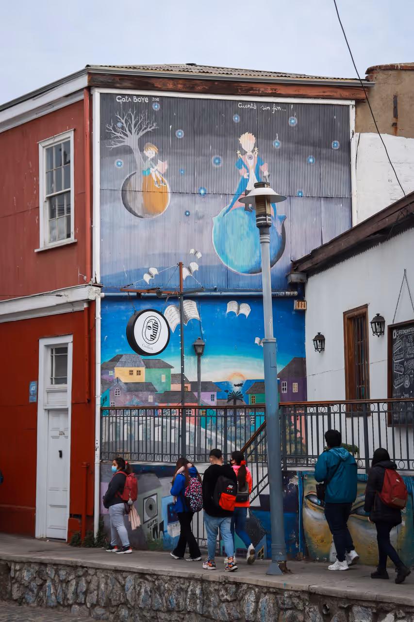 Cerro alegre crafts market in Valparaíso