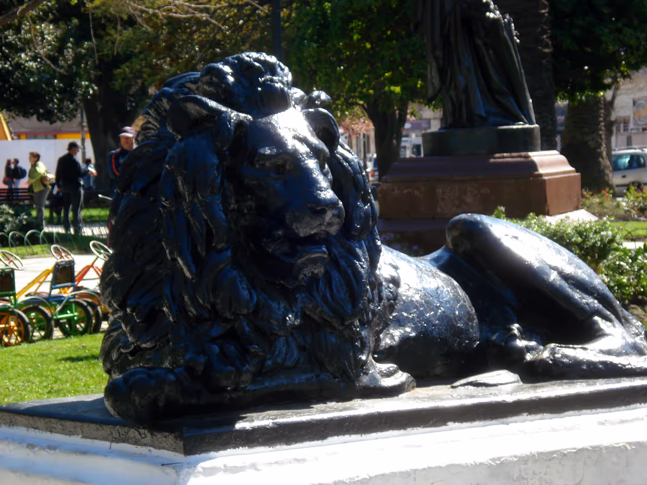 Explore the historic heart of plaza victoria in Valparaíso