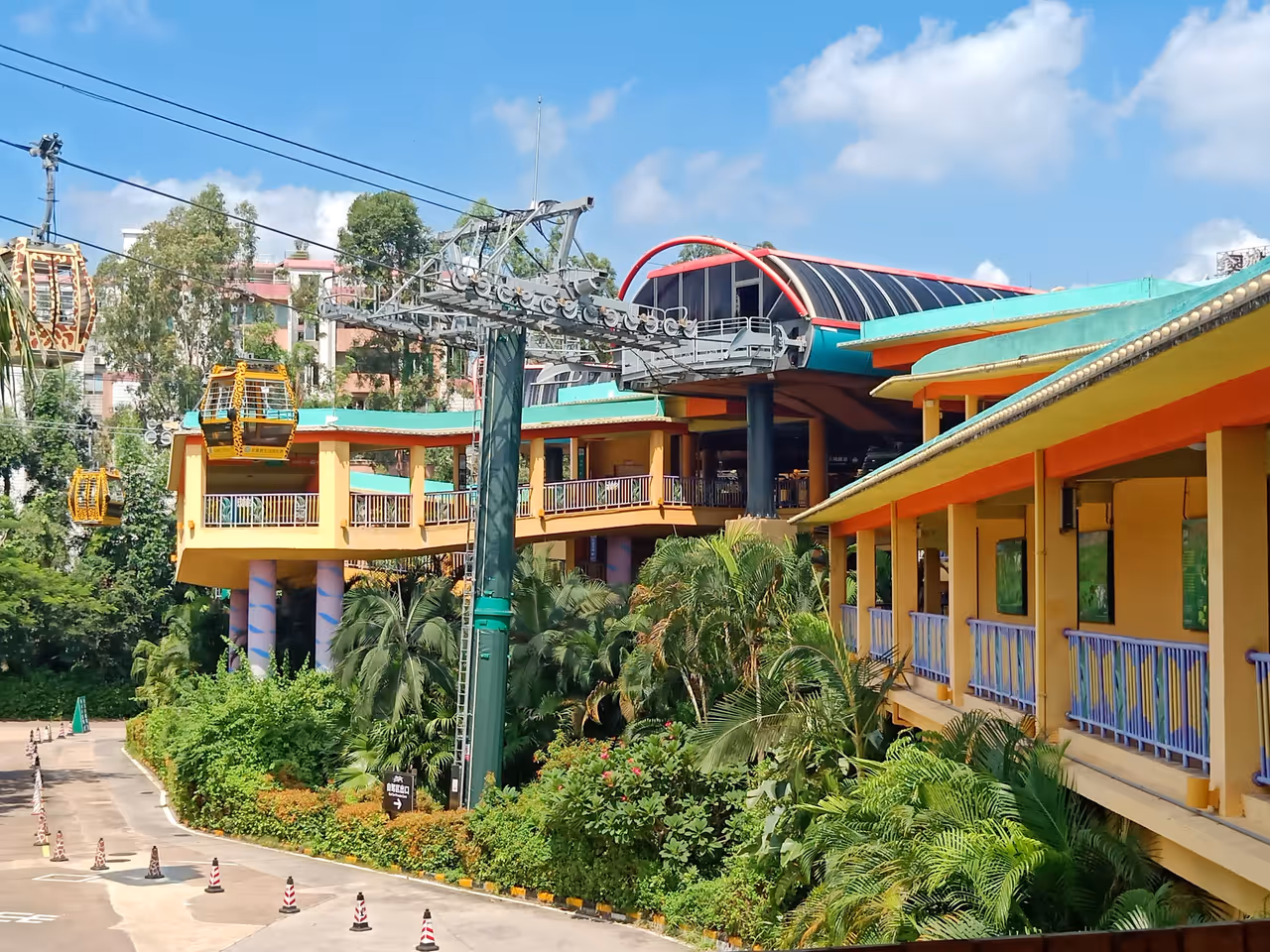 Swan Lake Station, a station for Chimelong Cable Car