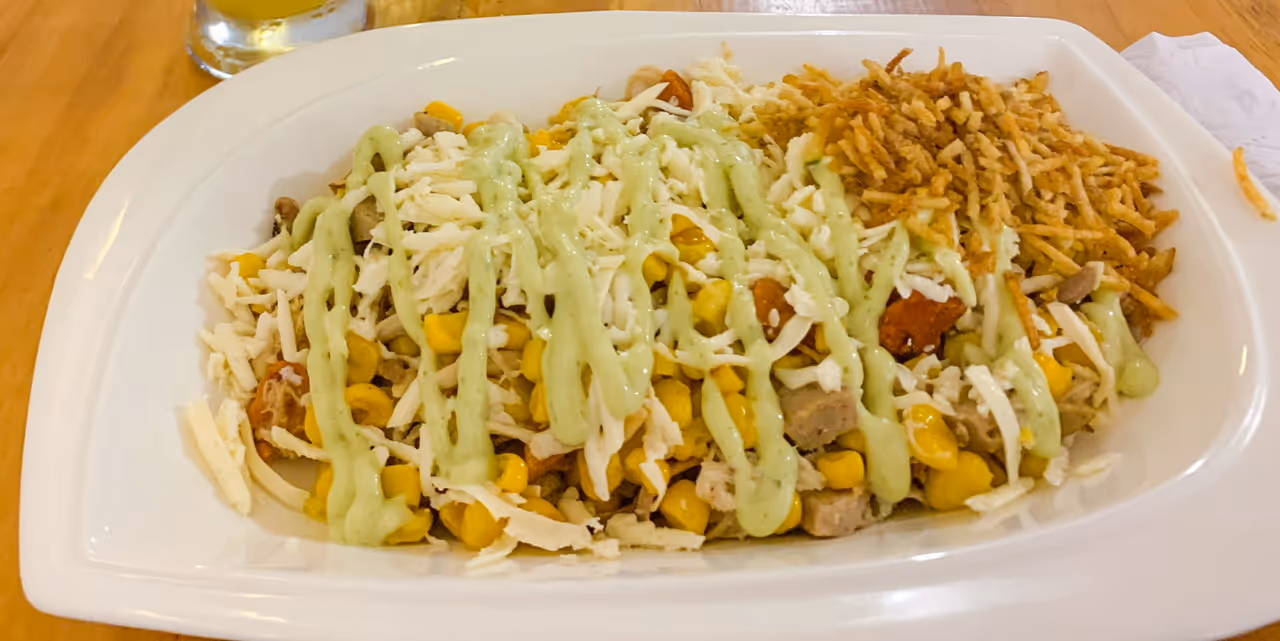 Deconstructed skewer bowl food in Barranquilla