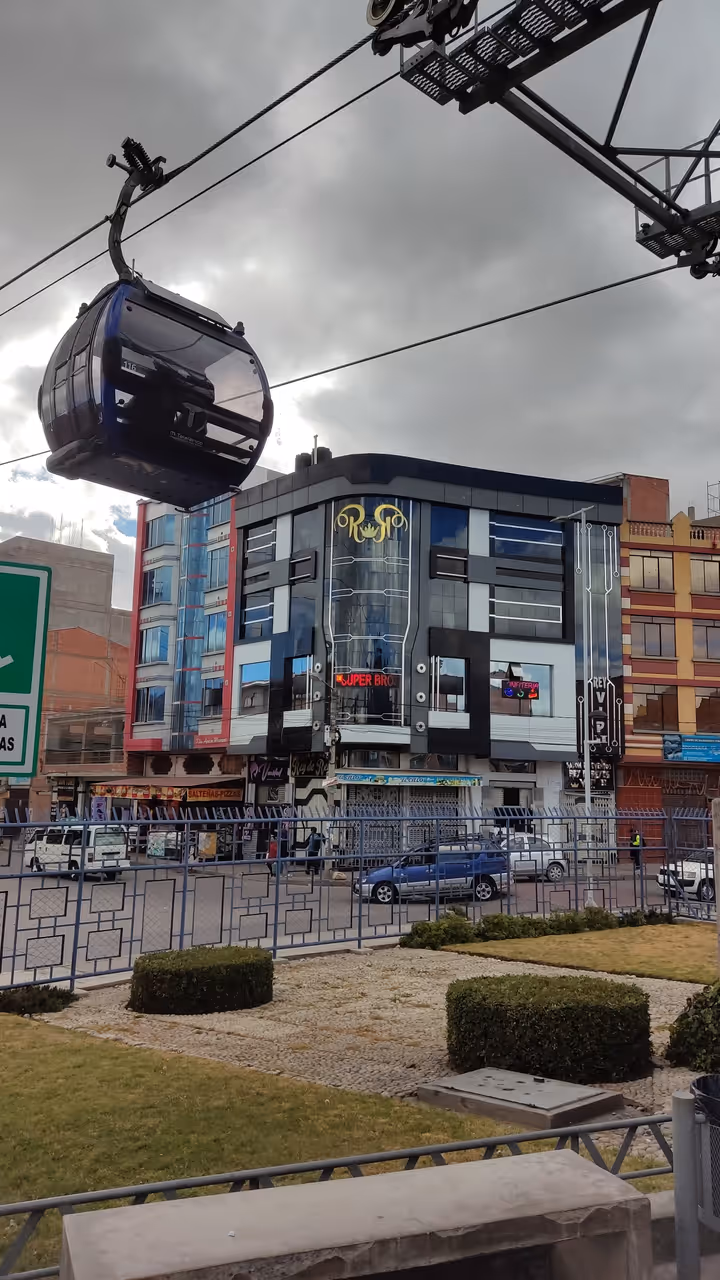 Blue line cable car station - La Paz Square