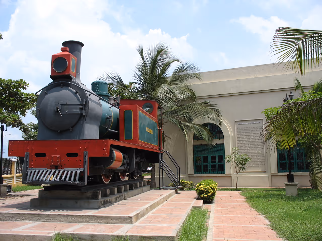 Locomotive plaza in Barranquilla