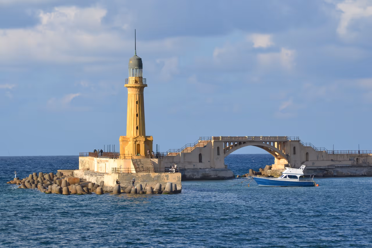 Explore WALKING ROUTES in Alexandria