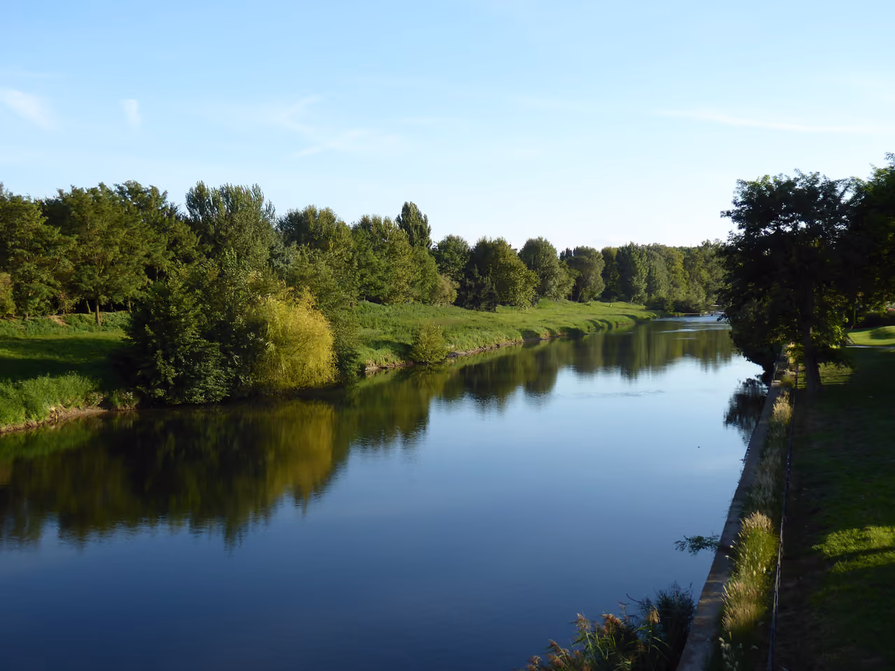 Walking the aude riverbanks free activity, Carcassonne