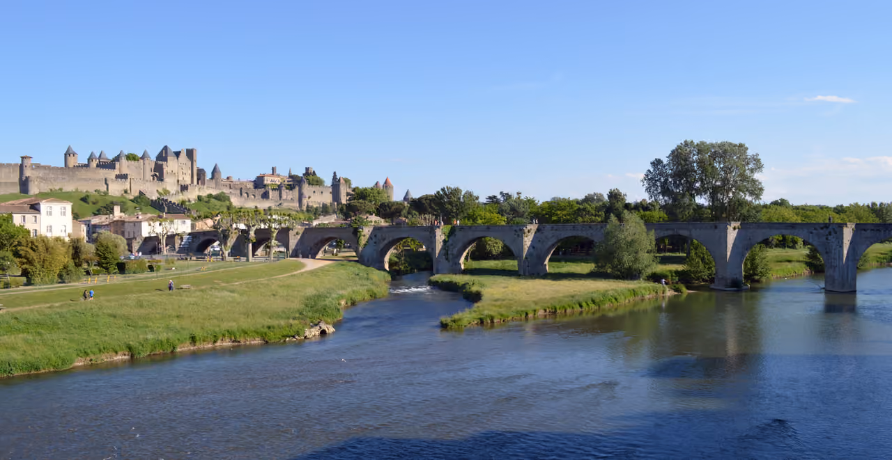 Scenic view of Pont-Vieux and the fortified medieval Cité de Carcassonne across the Aude River