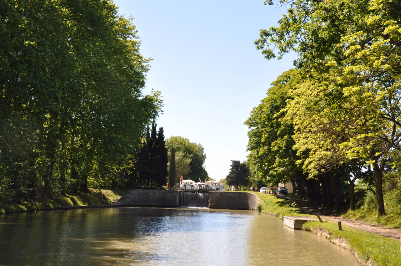 Watching the canal locks free activity, Carcassonne