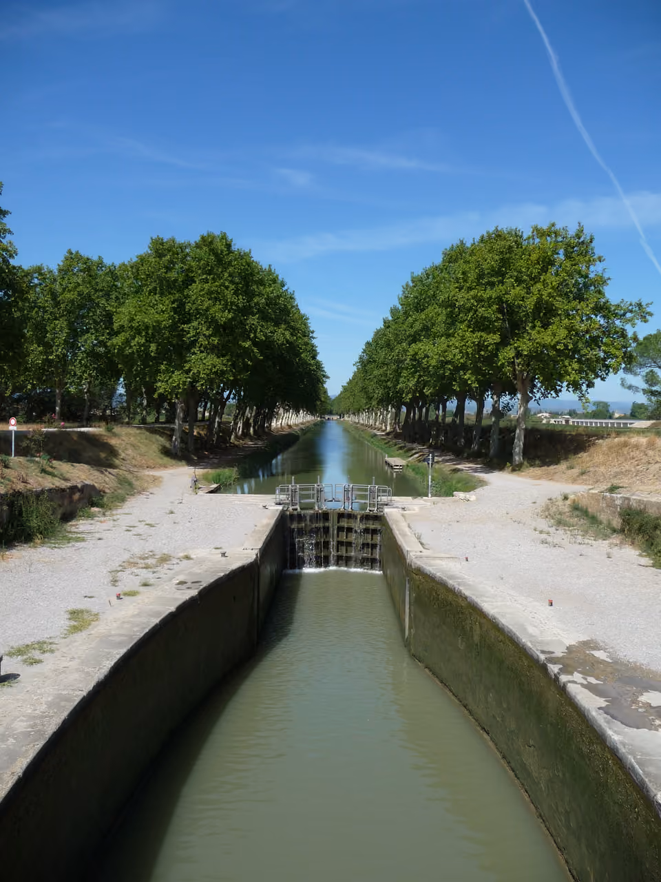 Gailhousty Lock on the Canal de Jonction looking inland toward Sallèles d'Aude