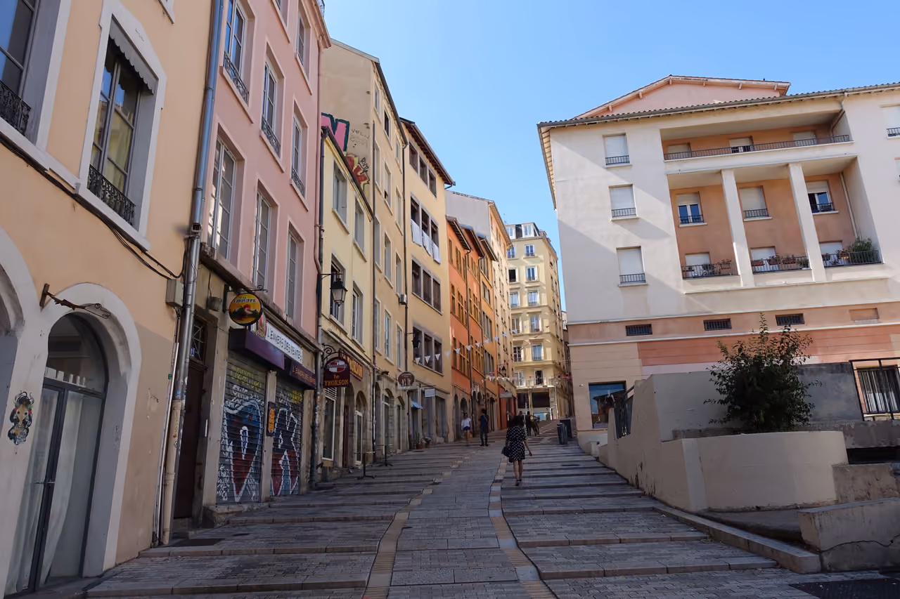 Climbing the montées, Lyon