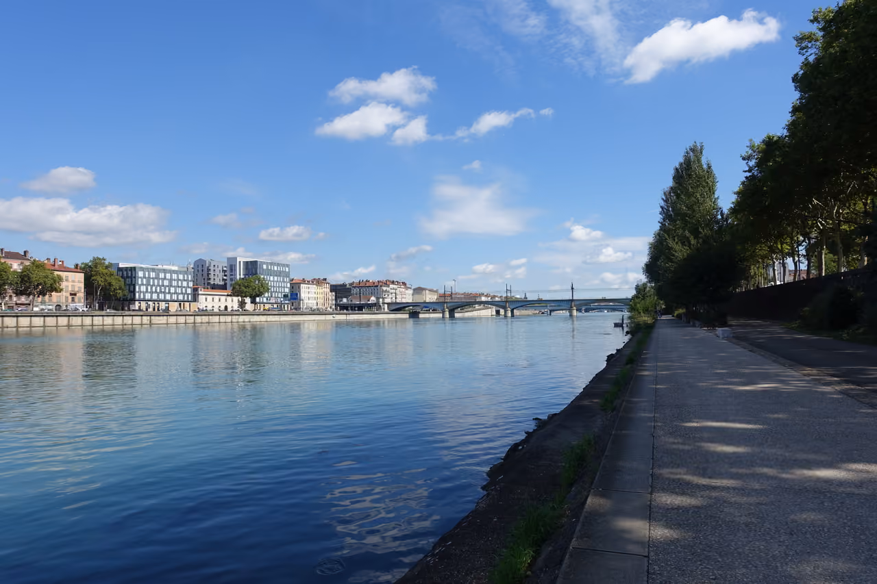 Cycling the rhône banks, Lyon
