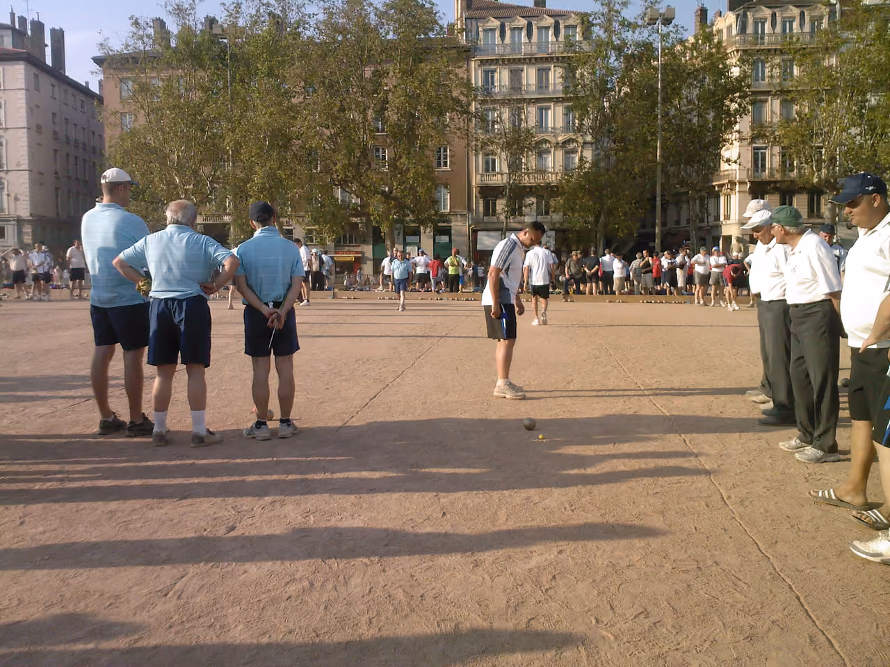 Playing sport-boules, Lyon