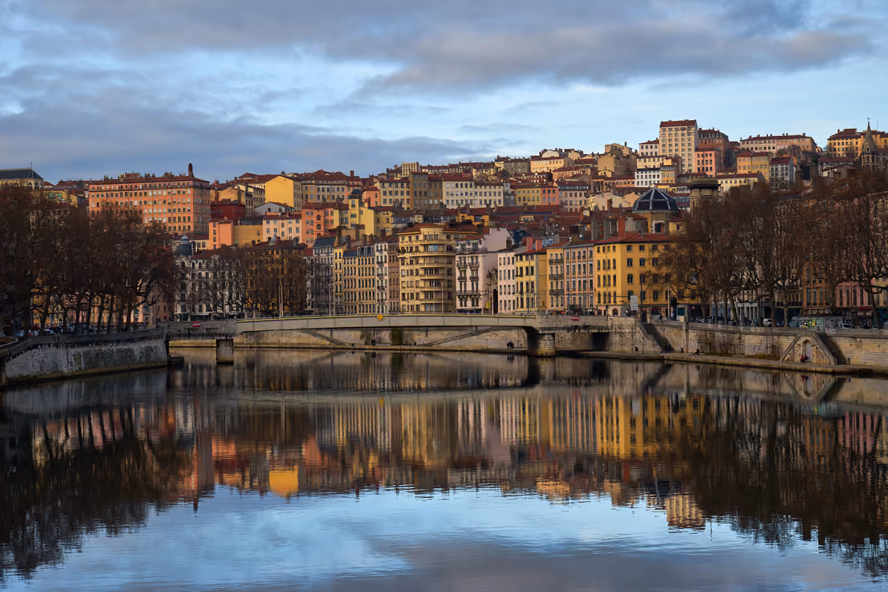River cruising on the saône, Lyon