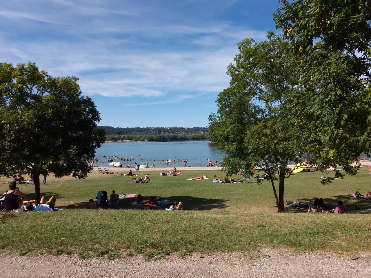 Swimming at the lac des eaux bleues, Lyon
