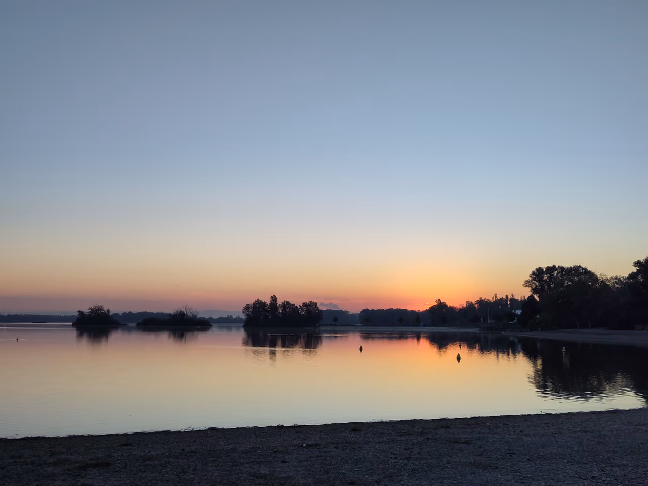 Swimming at the lac des eaux bleues, Lyon