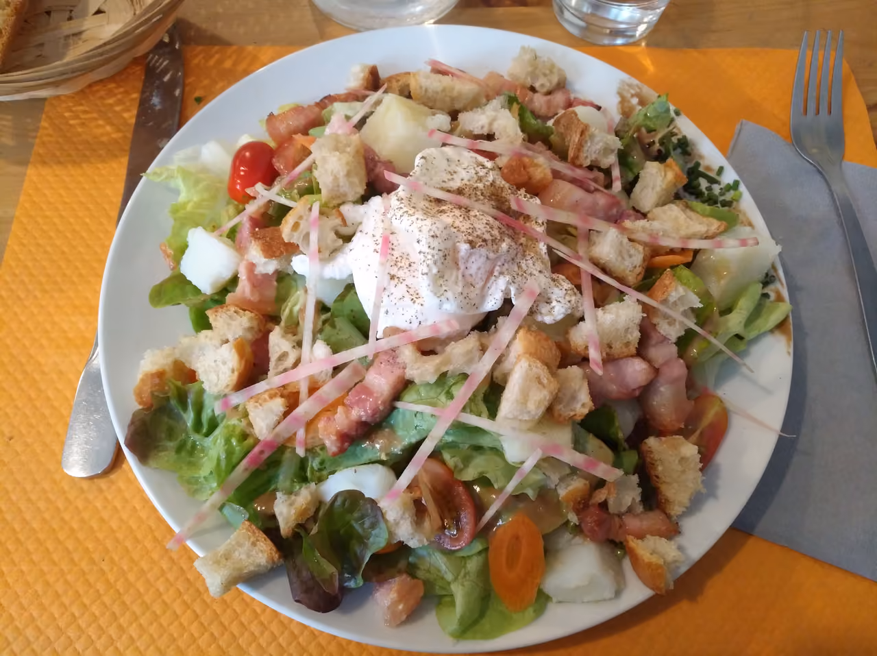 Naise salad food, Lyon