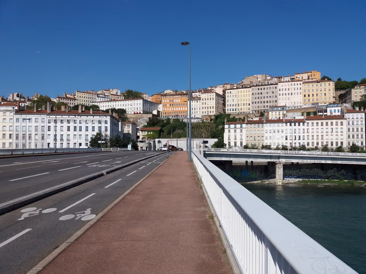 Croix-rousse slopes nightlife spot, Lyon
