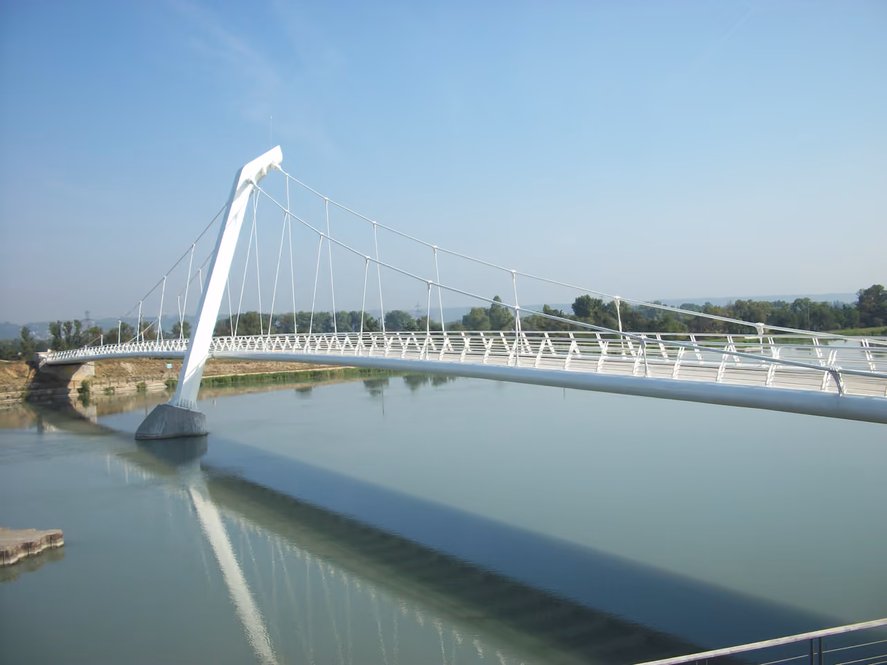The Nelson Mandela footbridge over the canal in Decines-Charpieu