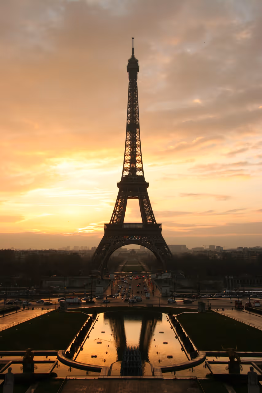 The Eiffel tower at sunrise, taken from the Place du Trocadero