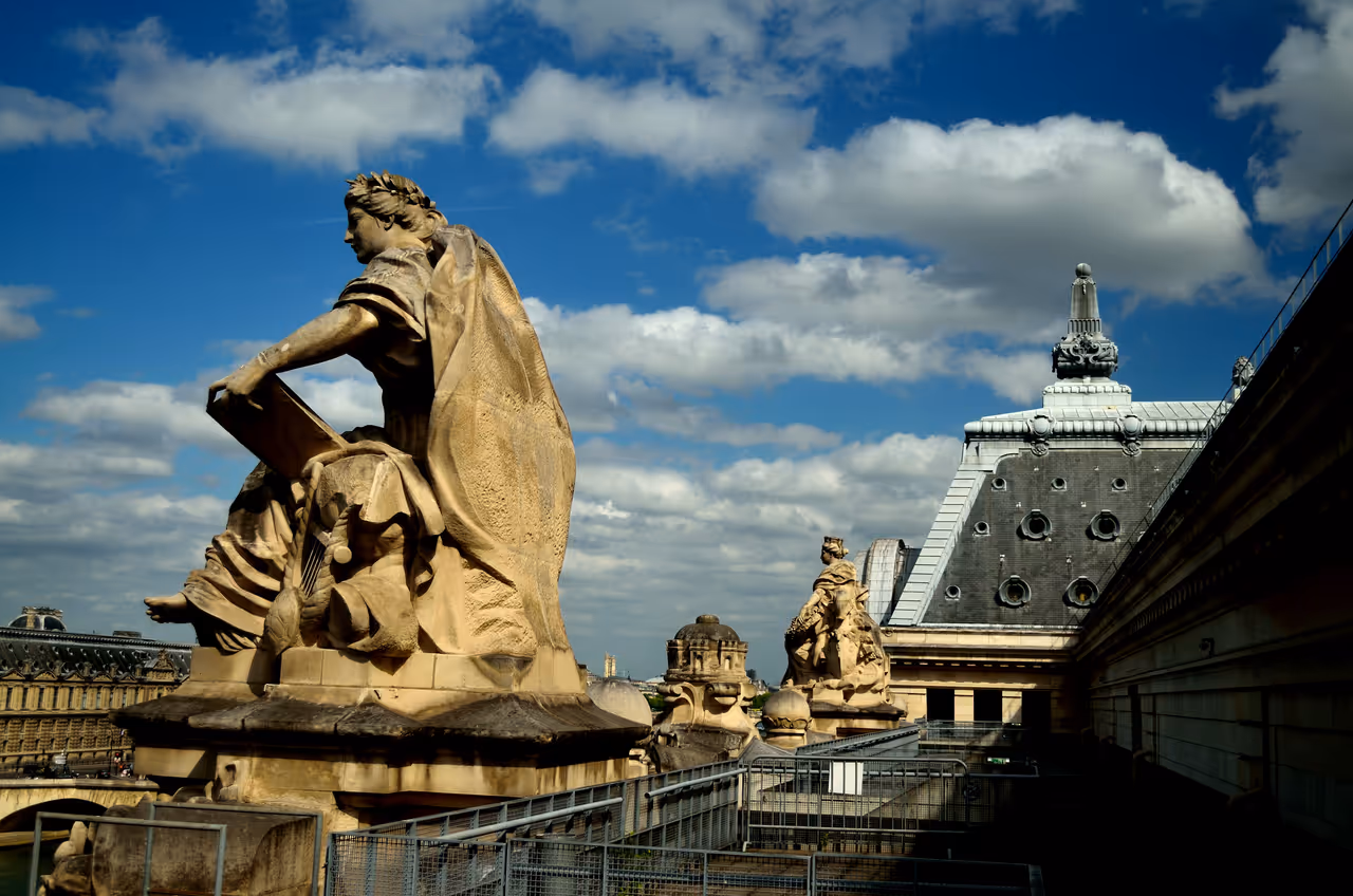 Statues on the rooftop of the Musée d'orsay in Paris