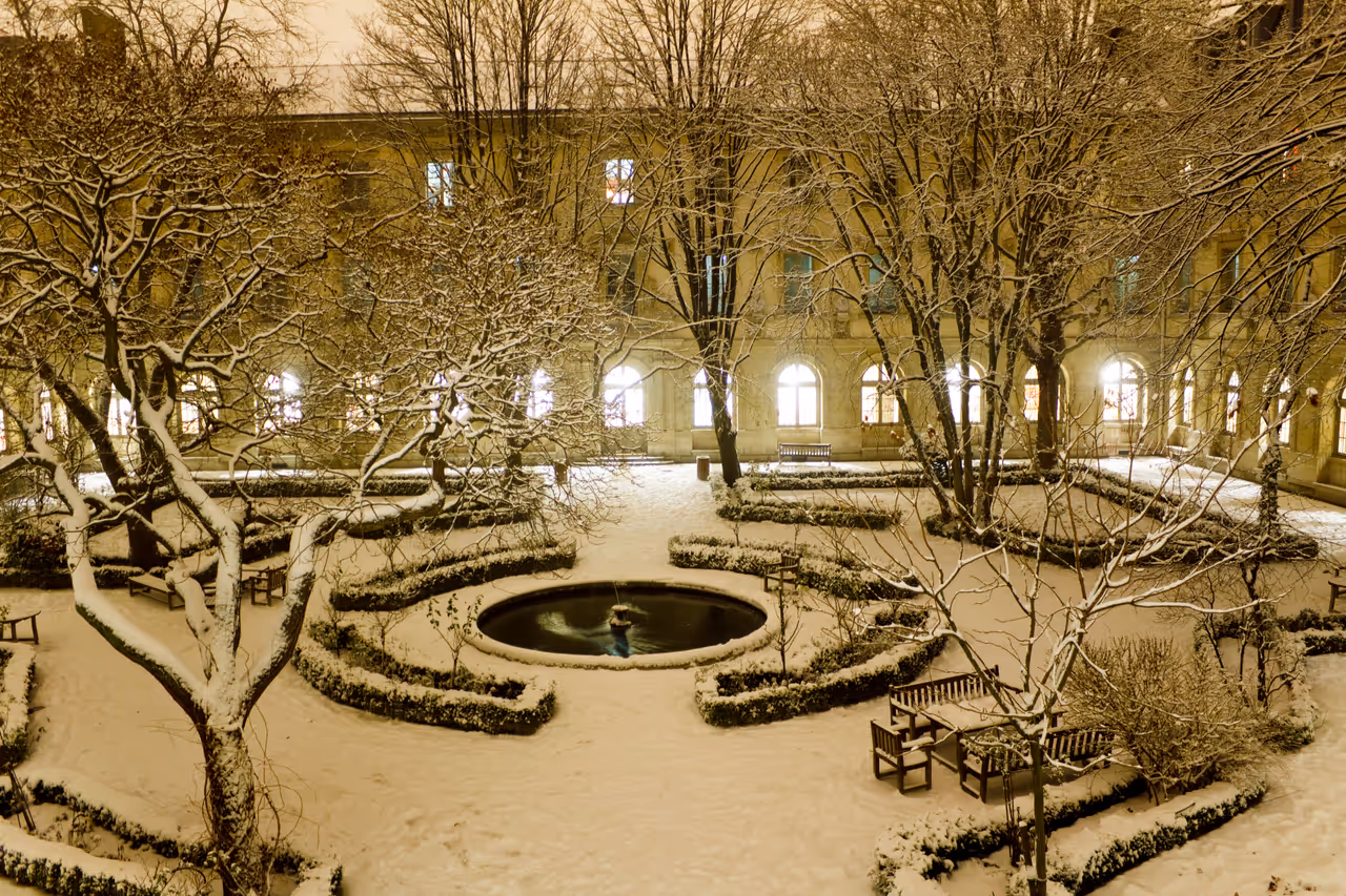 Inner courtyard of the Ecole Normale Supérieure, at night, under the snow