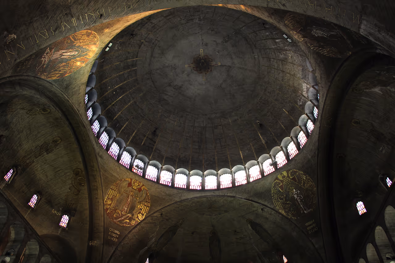 The Église du Saint-Esprit concrete dome ceiling