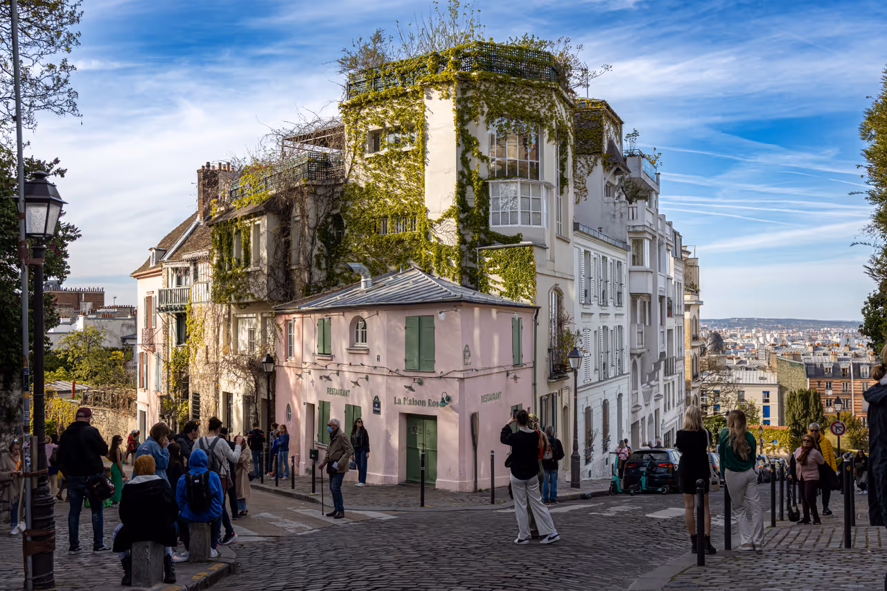 La Maison Rose, with a view of Paris