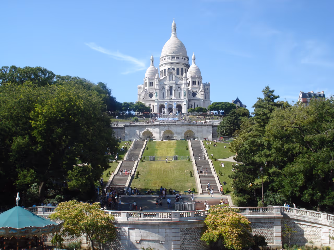 Basilique du Sacré-Cœur in summer